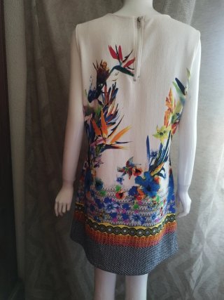 Vestido corto estampado (medidas en descripción)