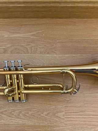 Trompeta Yamaha 4335G Dorada
