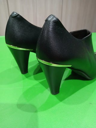 Zapato tacón piel negro T.37