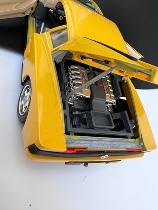 Ferrari Testarossa 1984 1/18 Bburago Giallo