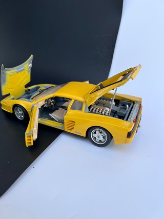 Ferrari Testarossa 1984 1/18 Bburago Giallo