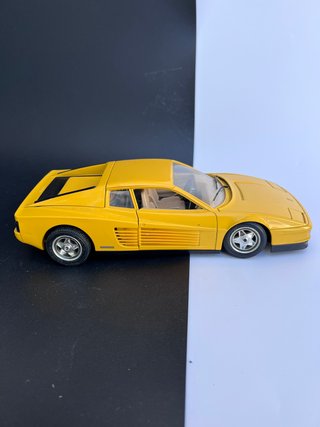 Ferrari Testarossa 1984 1/18 Bburago Giallo