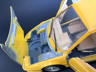 Ferrari Testarossa 1984 1/18 Bburago Giallo
