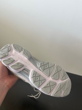 Zapatillas Asics Talla 42 Plata y Blanco