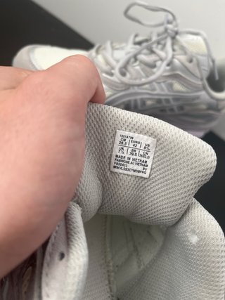 Zapatillas Asics Talla 42 Plata y Blanco