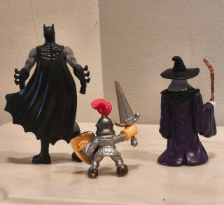 Figuras de acción: Batman, Caballero y Bruja