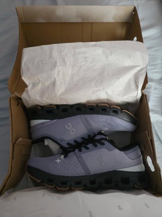 Zapatillas On Cloud grises y negras