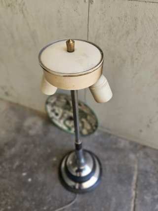 Lampada da tavolo vintage in metallo e plastica