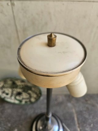 Lampada da tavolo vintage in metallo e plastica
