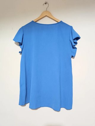 Blusa azul con volantes. Made in Italy