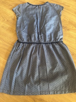 Vestido azul con lunares