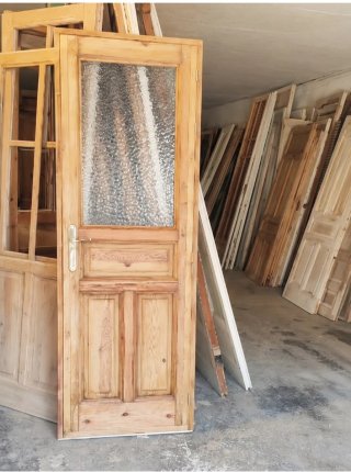 Puerta antigua madera maciza con cristal
