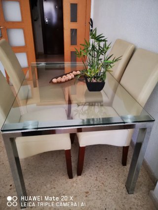 Mesa de salón cristal templado.regalo sillas.