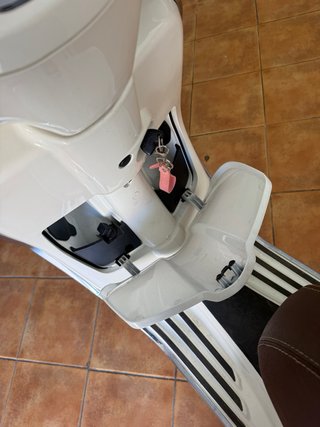 Vespa 49cc 2T Blanca Automática