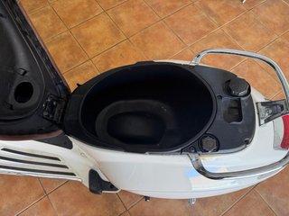 Vespa 49cc 2T Blanca Automática