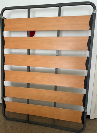 Somier de cama metálico con lamas de madera