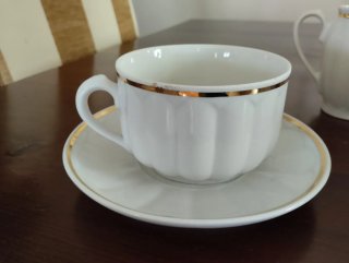Juego de desayuno porcelana blanco y oro