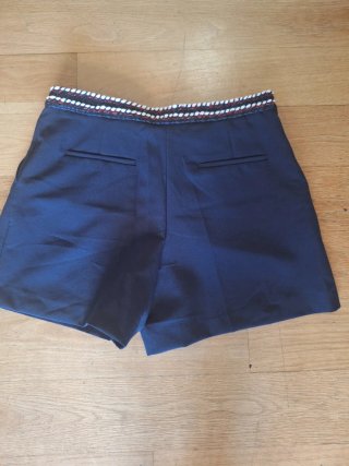 Shorts Zara azul marino con detalle