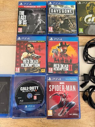 PS4 (PlayStation 4) + 9 Juegos y 2 Mandos