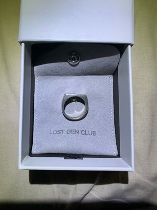 Anillo de acero plateado