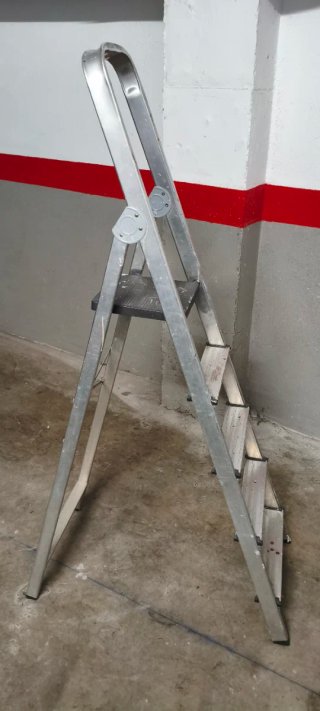 Escalera de aluminio plegable