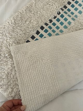 Tappeto da bagno bianco e blu
