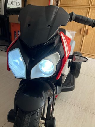 Moto Eléctrica Infantil Roja y Blanca