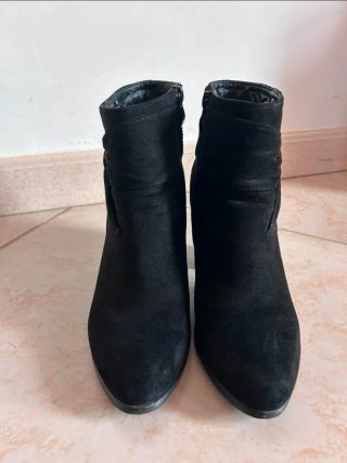 Stivaletti neri tacco largo size 38