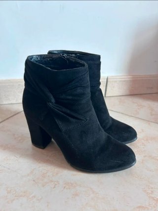 Stivaletti neri tacco largo size 38