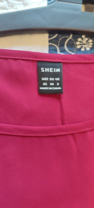 Blusa con lentejuelas roja y plateada