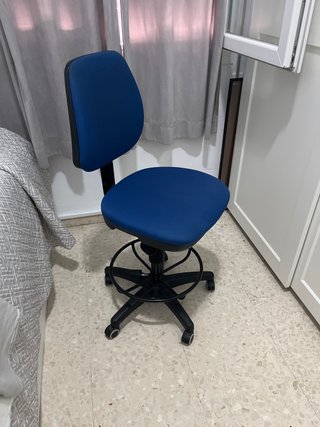 Silla de escritorio azul y negra