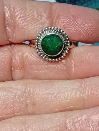Anillo Plata Ley Esmeralda facetada