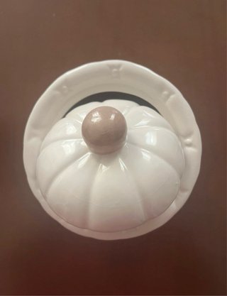Barattolo in ceramica con fiocco