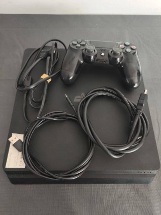PS4 500GB Negra + Mando y Cables