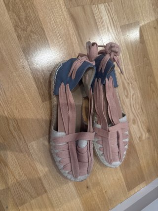 Sandalias planas con cordones