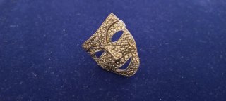 Spilla Maschera Teatro in metallo brunito