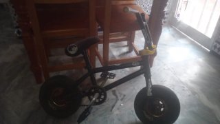 Bicicleta BMX pequeña