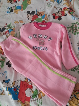 Conjunto deportivo niña , 4 años