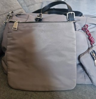 Bolso Parfois gris con múltiples compartimentos