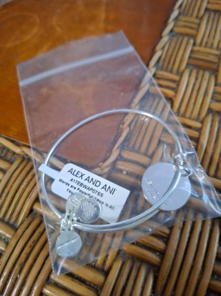 Pulsera Alex and Ani Love Huellas Mascota