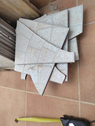 21 Azulejos Suelo + 14 Rodapiés + Piezas lote