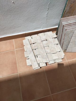 21 Azulejos Suelo + 14 Rodapiés + Piezas lote