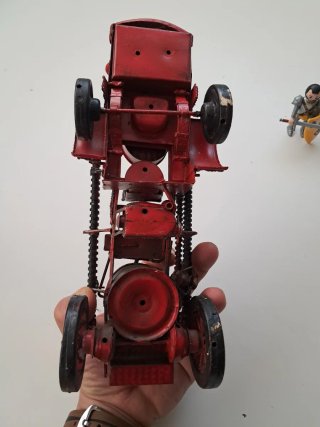 Coche de bomberos antiguo de metal