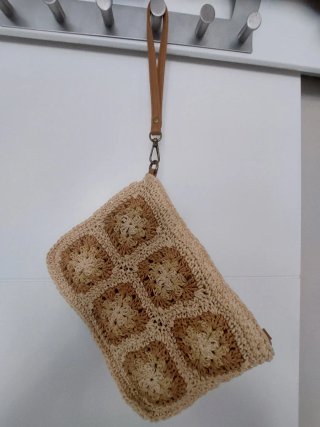 Bolso de mano tejido artesanal