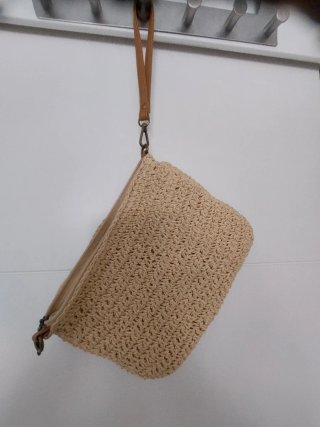 Bolso de mano tejido artesanal