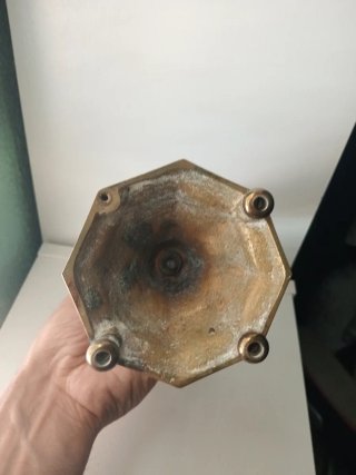 Crucifijo grande con base de latón
