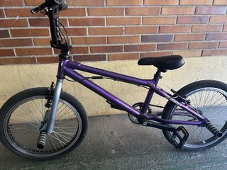 Bicicleta BMX Conor Rave Morada