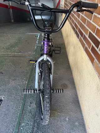 Bicicleta BMX Conor Rave Morada