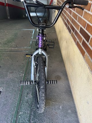 Bicicleta BMX Conor Rave Morada