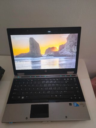 HP EliteBook Portátil Plata y Negro